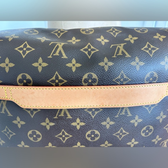 Authentic Louis Vuitton Abbesses Monogram Messenger Bag - Picture 3 of 11